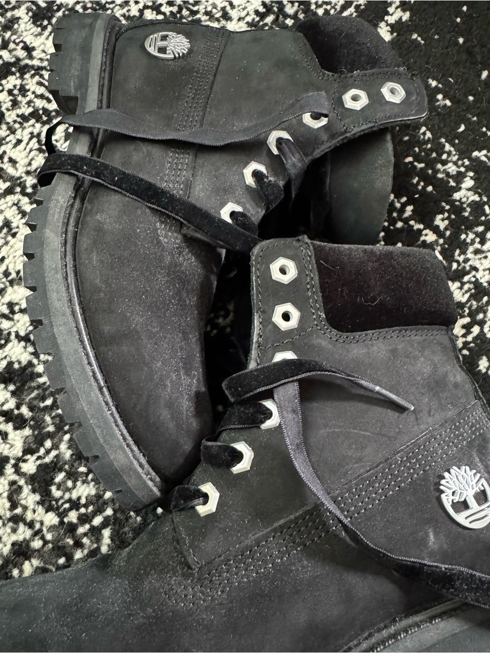 Timberland Black Boots with velvet cuff and laces - Picture 3 of 13